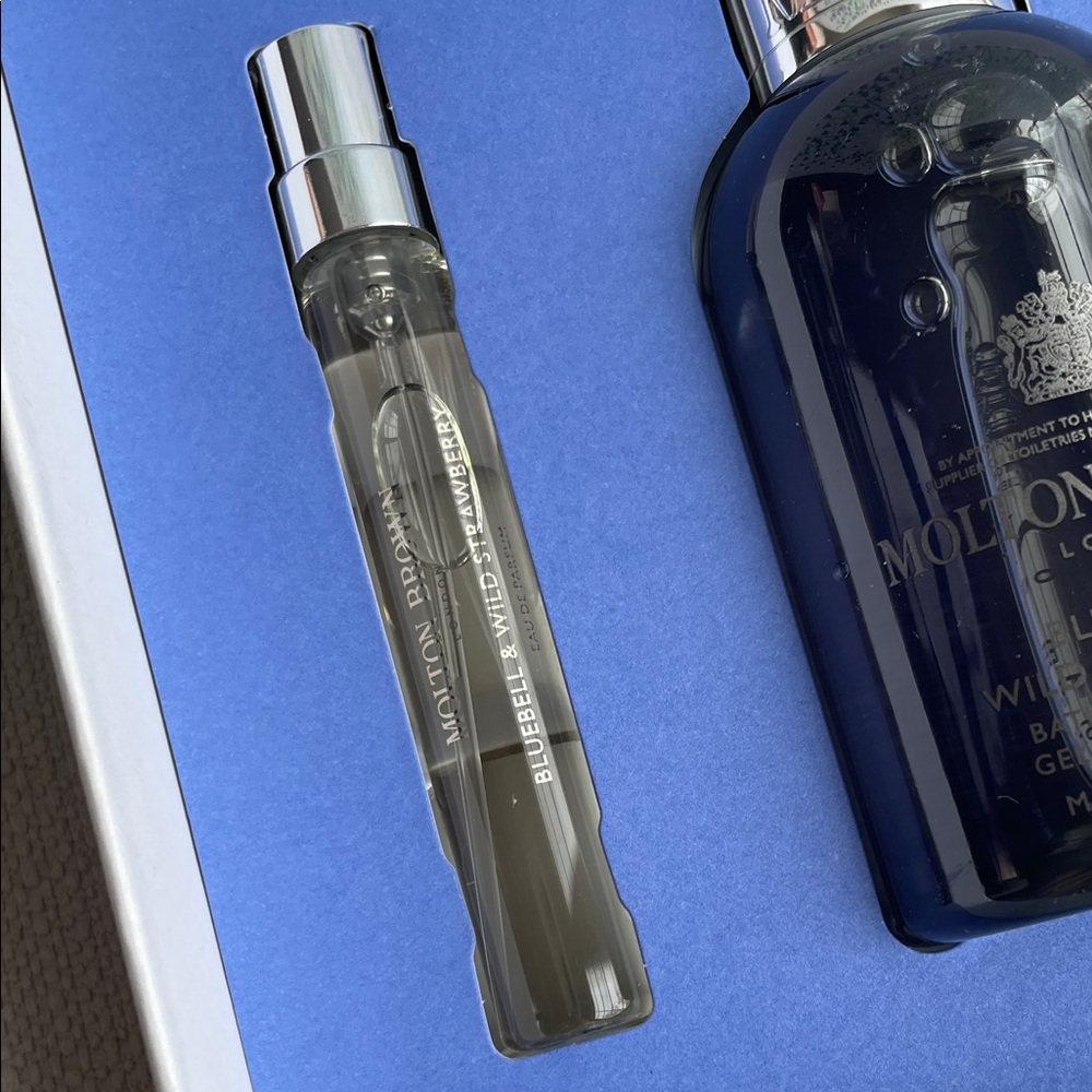 Molton Brown Bluebell & Wild Strawberry Travel Collection Gift Set - Picture 10 of 13